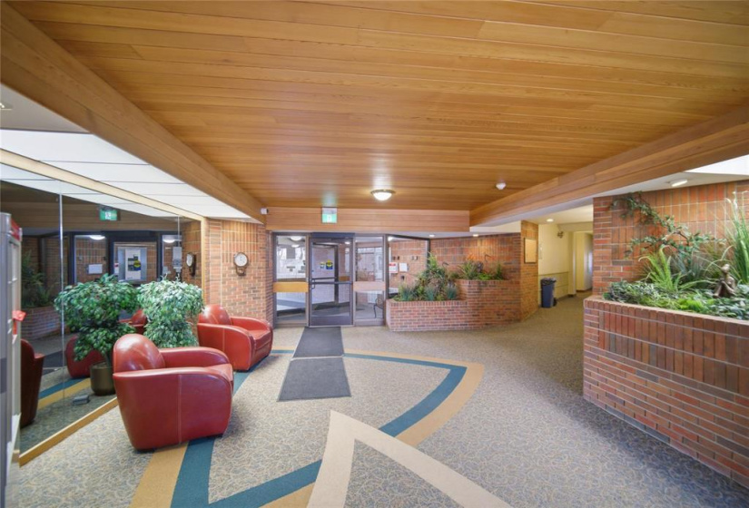 916 Cloutier, 2 Bedrooms Bedrooms, 7 Rooms Rooms,1 BathroomBathrooms,Condominium,For Sale,Cloutier