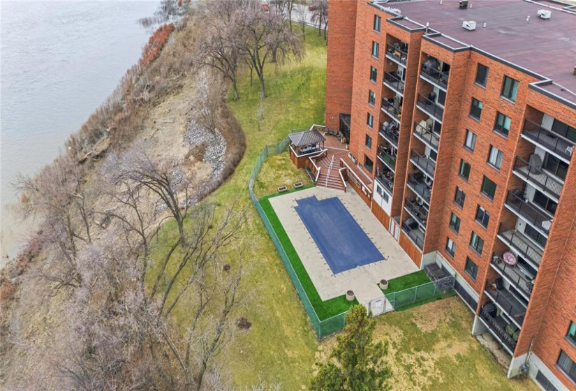 916 Cloutier, 2 Bedrooms Bedrooms, 7 Rooms Rooms,1 BathroomBathrooms,Condominium,For Sale,Cloutier