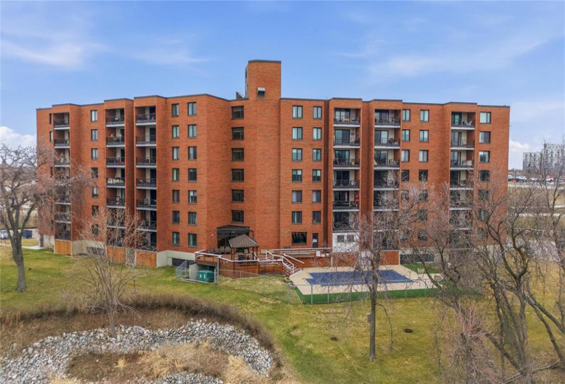 916 Cloutier, 2 Bedrooms Bedrooms, 7 Rooms Rooms,1 BathroomBathrooms,Condominium,For Sale,Cloutier
