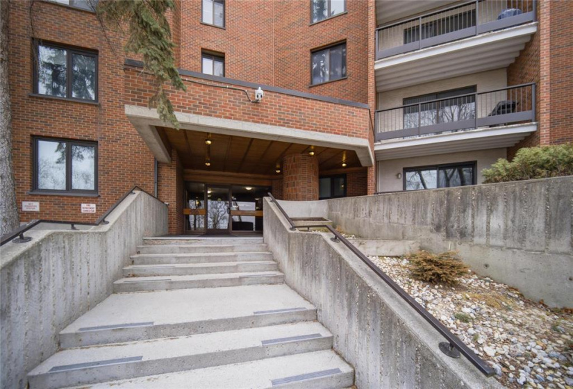 916 Cloutier, 2 Bedrooms Bedrooms, 7 Rooms Rooms,1 BathroomBathrooms,Condominium,For Sale,Cloutier