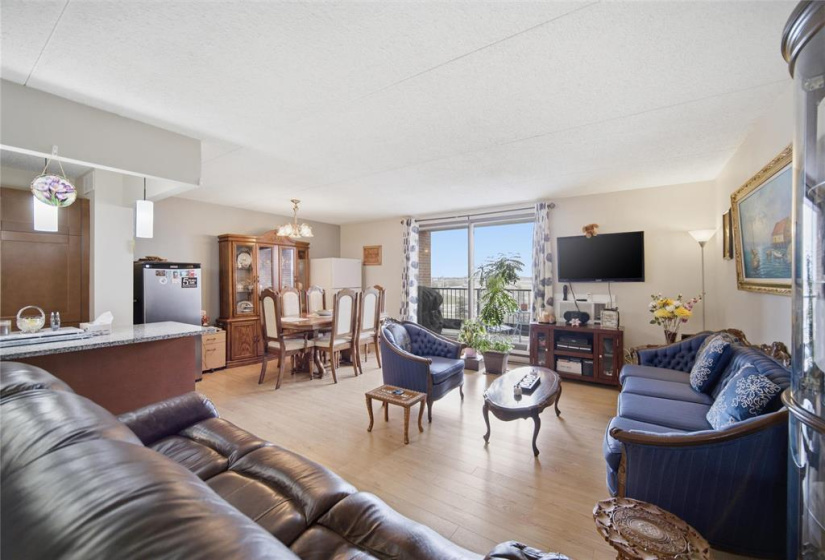 916 Cloutier, 2 Bedrooms Bedrooms, 7 Rooms Rooms,1 BathroomBathrooms,Condominium,For Sale,Cloutier