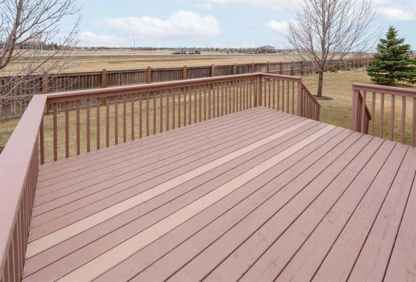West facing deck with gas bbq port