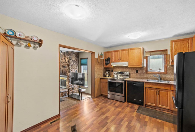 655 Laxdal, 3 Bedrooms Bedrooms, 10 Rooms Rooms,1 BathroomBathrooms,Residential,For Sale,Laxdal