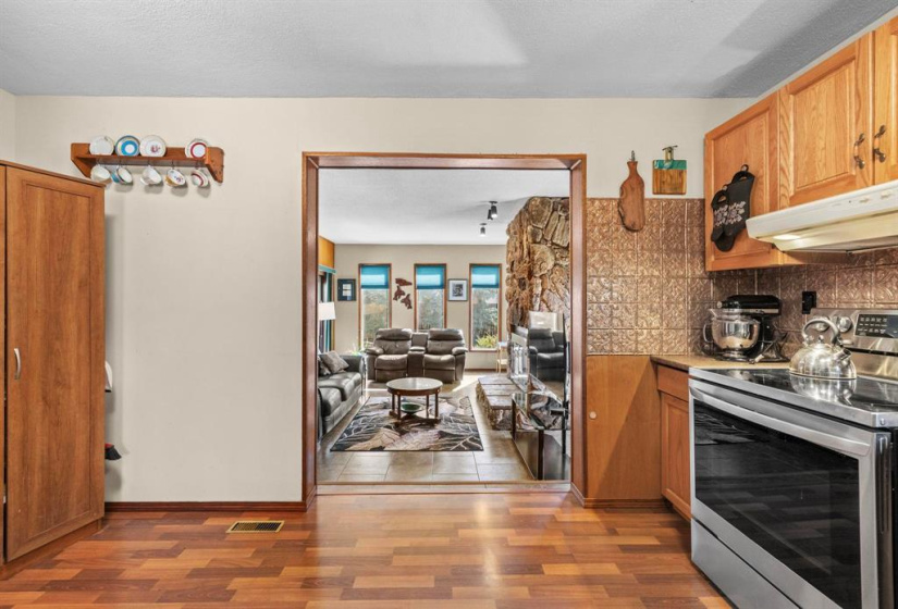 655 Laxdal, 3 Bedrooms Bedrooms, 10 Rooms Rooms,1 BathroomBathrooms,Residential,For Sale,Laxdal