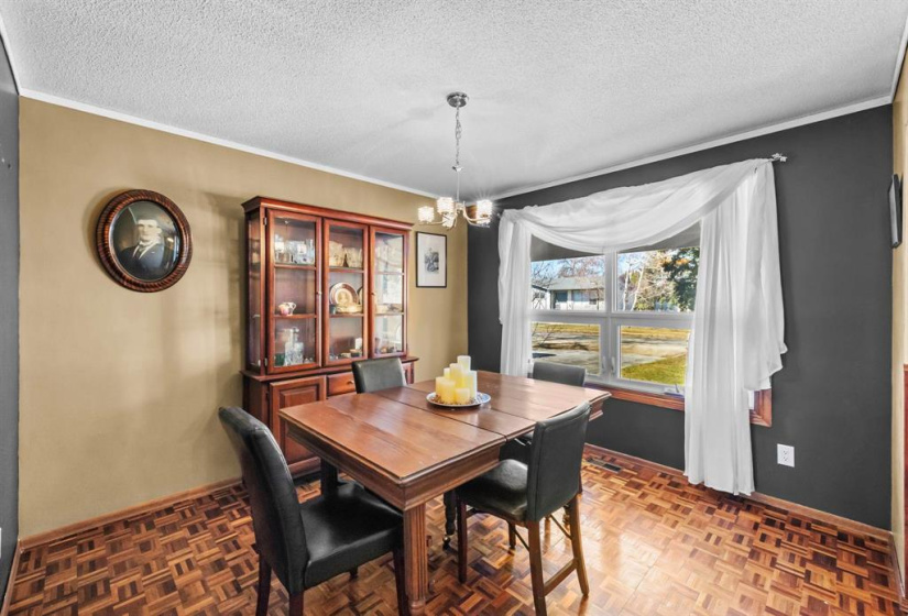 655 Laxdal, 3 Bedrooms Bedrooms, 10 Rooms Rooms,1 BathroomBathrooms,Residential,For Sale,Laxdal