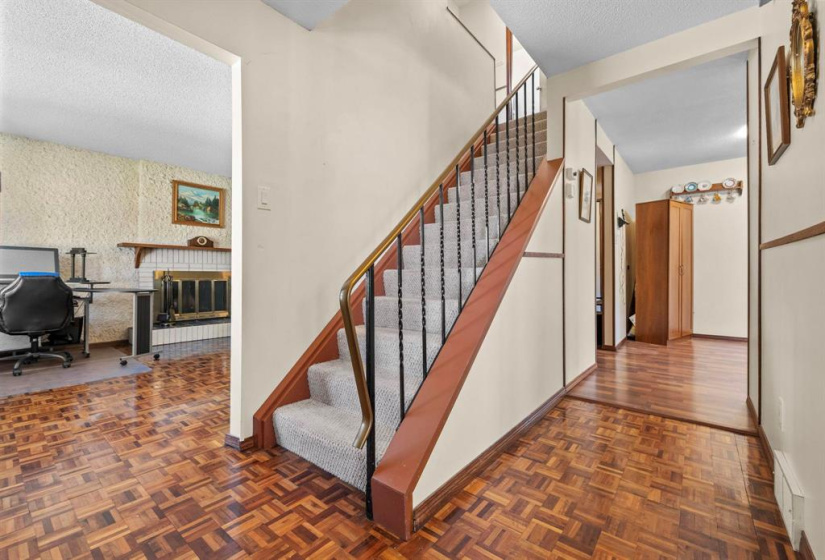 655 Laxdal, 3 Bedrooms Bedrooms, 10 Rooms Rooms,1 BathroomBathrooms,Residential,For Sale,Laxdal