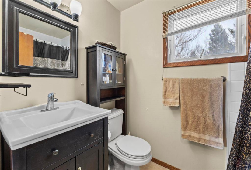 655 Laxdal, 3 Bedrooms Bedrooms, 10 Rooms Rooms,1 BathroomBathrooms,Residential,For Sale,Laxdal