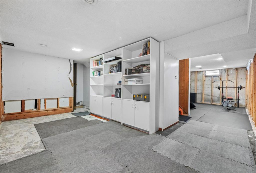 655 Laxdal, 3 Bedrooms Bedrooms, 10 Rooms Rooms,1 BathroomBathrooms,Residential,For Sale,Laxdal