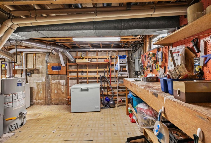 655 Laxdal, 3 Bedrooms Bedrooms, 10 Rooms Rooms,1 BathroomBathrooms,Residential,For Sale,Laxdal
