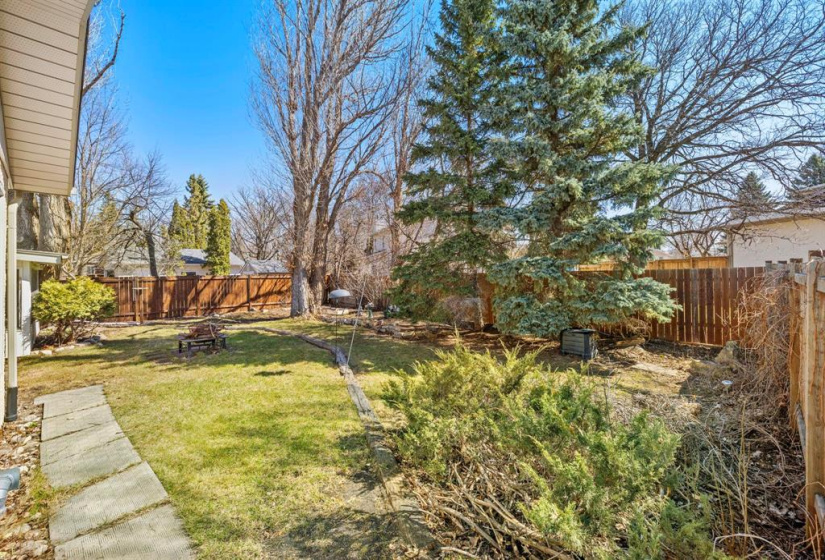 655 Laxdal, 3 Bedrooms Bedrooms, 10 Rooms Rooms,1 BathroomBathrooms,Residential,For Sale,Laxdal