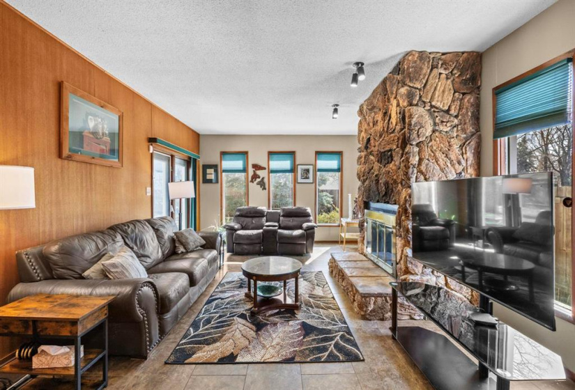 655 Laxdal, 3 Bedrooms Bedrooms, 10 Rooms Rooms,1 BathroomBathrooms,Residential,For Sale,Laxdal