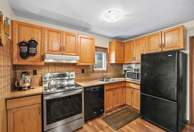 655 Laxdal, 3 Bedrooms Bedrooms, 10 Rooms Rooms,1 BathroomBathrooms,Residential,For Sale,Laxdal