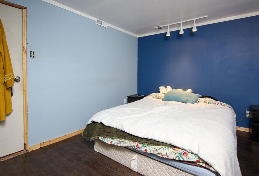 730 Henderson, 5 Bedrooms Bedrooms, 11 Rooms Rooms,2 BathroomsBathrooms,Residential,For Sale,Henderson