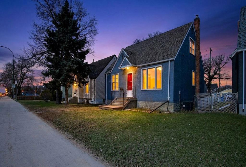 730 Henderson, 5 Bedrooms Bedrooms, 11 Rooms Rooms,2 BathroomsBathrooms,Residential,For Sale,Henderson