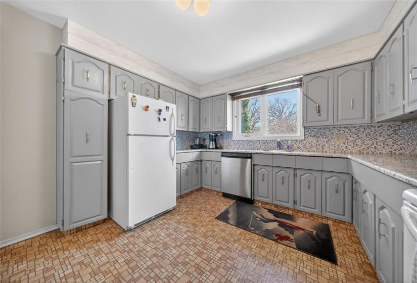 139 Bank, 2 Bedrooms Bedrooms, 10 Rooms Rooms,2 BathroomsBathrooms,Residential,For Sale,Bank