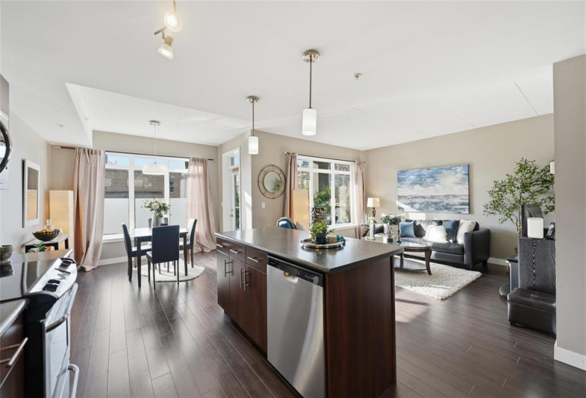 25 Amy, 2 Bedrooms Bedrooms, 7 Rooms Rooms,1 BathroomBathrooms,Condominium,For Sale,Amy