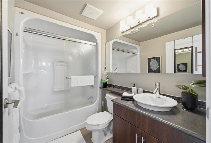 25 Amy, 2 Bedrooms Bedrooms, 7 Rooms Rooms,1 BathroomBathrooms,Condominium,For Sale,Amy