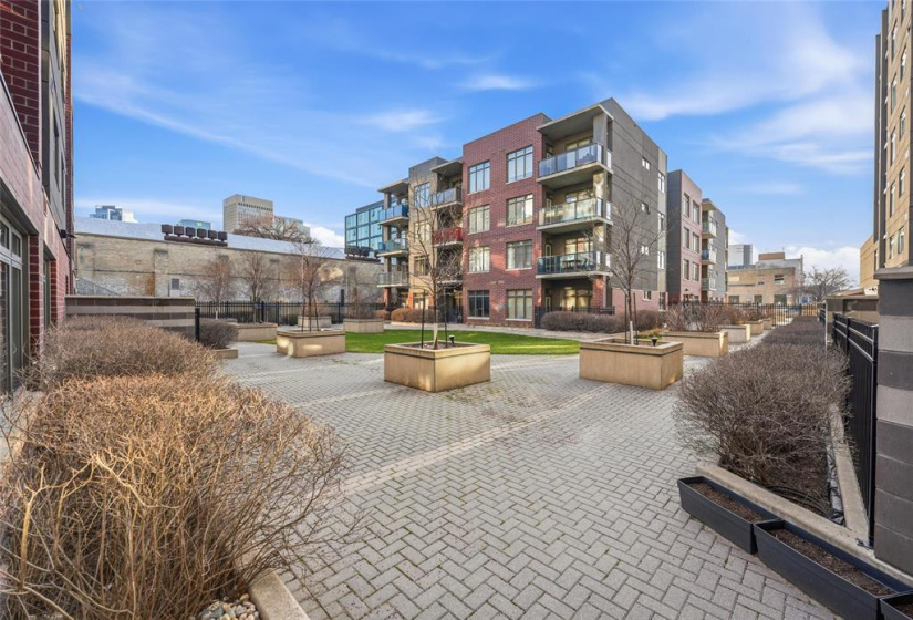 25 Amy, 2 Bedrooms Bedrooms, 7 Rooms Rooms,1 BathroomBathrooms,Condominium,For Sale,Amy