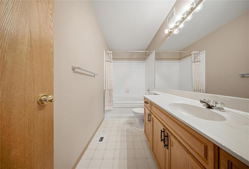 59 Lakeview, 3 Bedrooms Bedrooms, 9 Rooms Rooms,2 BathroomsBathrooms,Condominium,For Sale,Lakeview