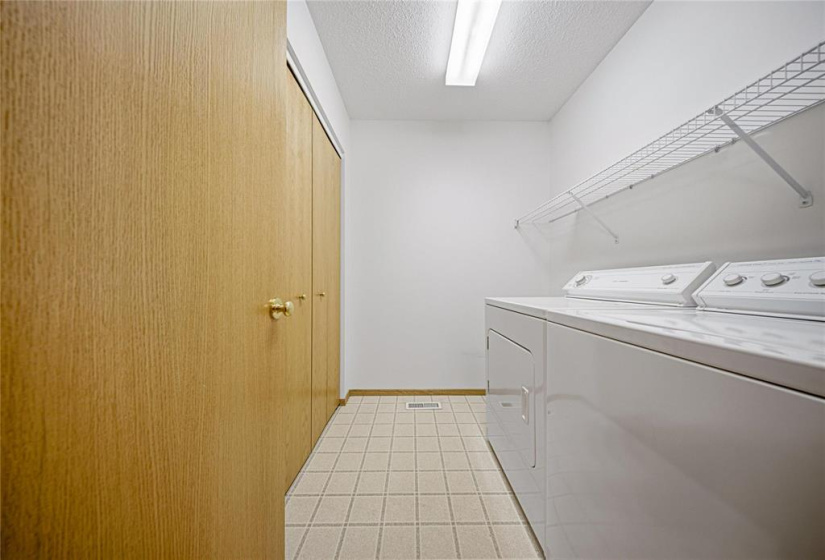 59 Lakeview, 3 Bedrooms Bedrooms, 9 Rooms Rooms,2 BathroomsBathrooms,Condominium,For Sale,Lakeview