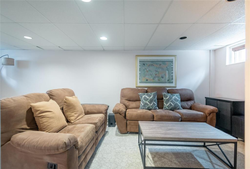 596 Cote, 3 Bedrooms Bedrooms, 9 Rooms Rooms,1 BathroomBathrooms,Residential,For Sale,Cote