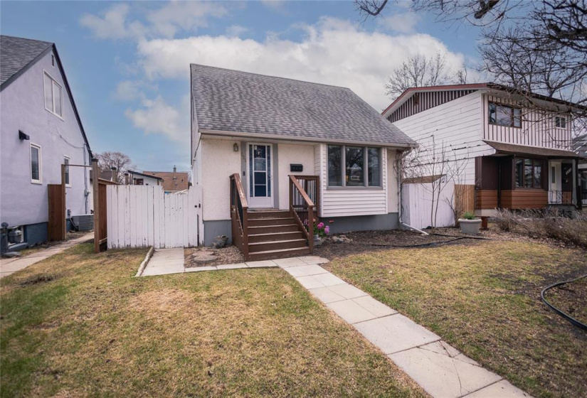 596 Cote, 3 Bedrooms Bedrooms, 9 Rooms Rooms,1 BathroomBathrooms,Residential,For Sale,Cote