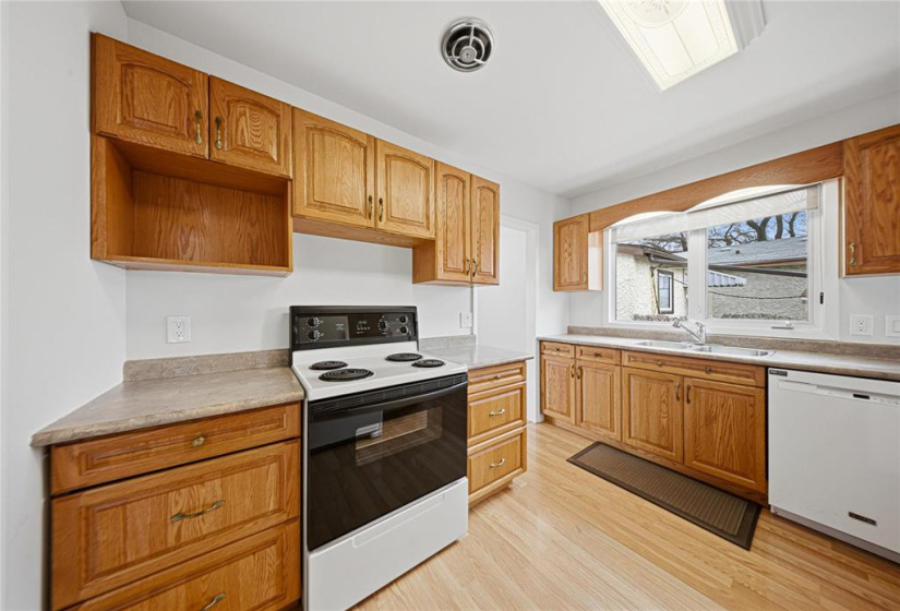 464 Tissot, 3 Bedrooms Bedrooms, 7 Rooms Rooms,1 BathroomBathrooms,Residential,For Sale,Tissot