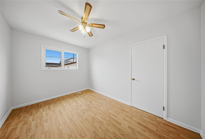 464 Tissot, 3 Bedrooms Bedrooms, 7 Rooms Rooms,1 BathroomBathrooms,Residential,For Sale,Tissot