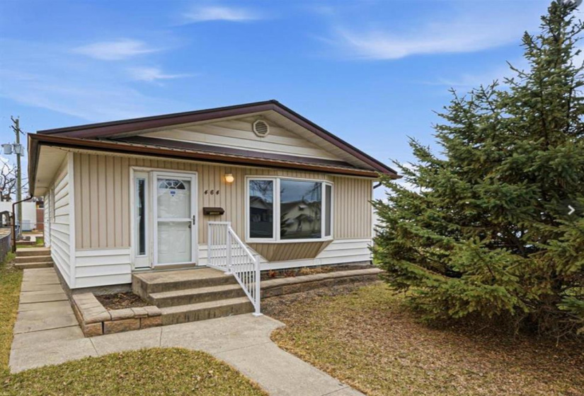 Great curb appeal!