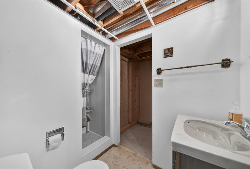 20 Chaucer, 3 Bedrooms Bedrooms, 13 Rooms Rooms,2 BathroomsBathrooms,Residential,For Sale,Chaucer