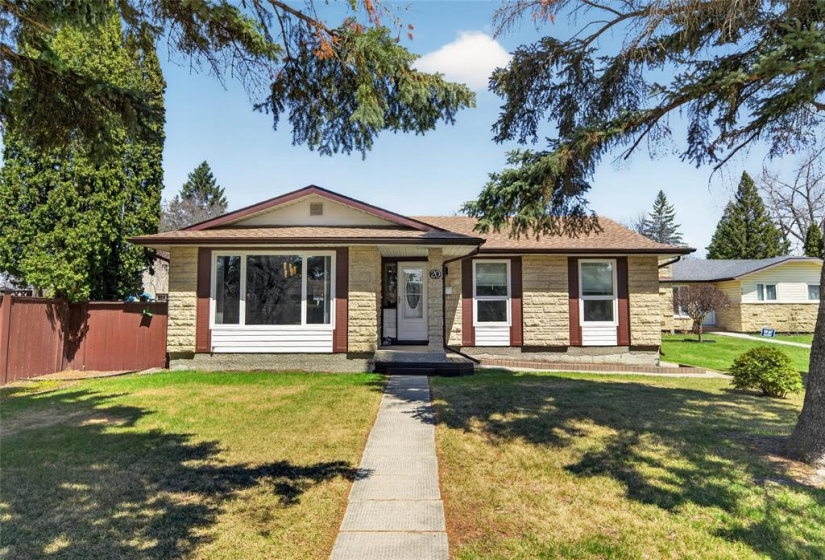 3 Bed, 2.5 bath Canterbury Park bungalow.
