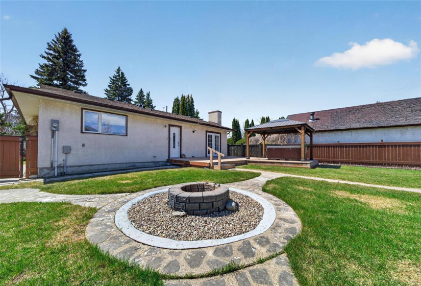 20 Chaucer, 3 Bedrooms Bedrooms, 13 Rooms Rooms,2 BathroomsBathrooms,Residential,For Sale,Chaucer