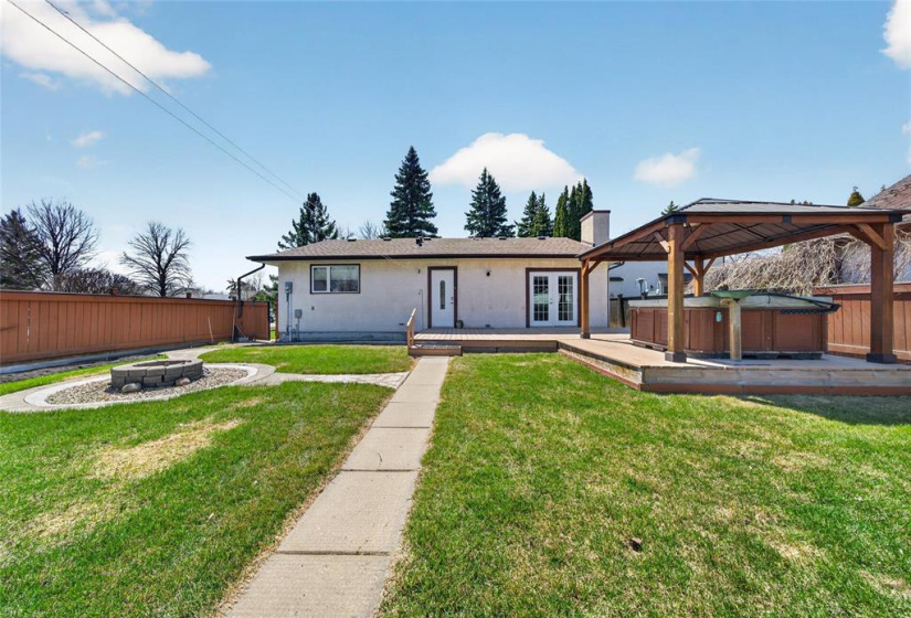 20 Chaucer, 3 Bedrooms Bedrooms, 13 Rooms Rooms,2 BathroomsBathrooms,Residential,For Sale,Chaucer
