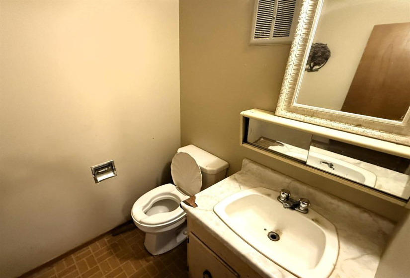 15 Trafford, 3 Bedrooms Bedrooms, 9 Rooms Rooms,1 BathroomBathrooms,Residential,For Sale,Trafford