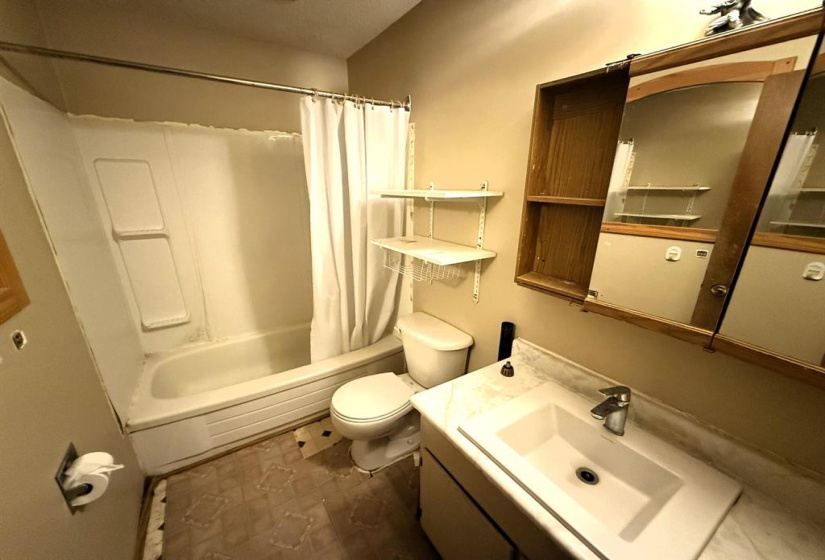 15 Trafford, 3 Bedrooms Bedrooms, 9 Rooms Rooms,1 BathroomBathrooms,Residential,For Sale,Trafford