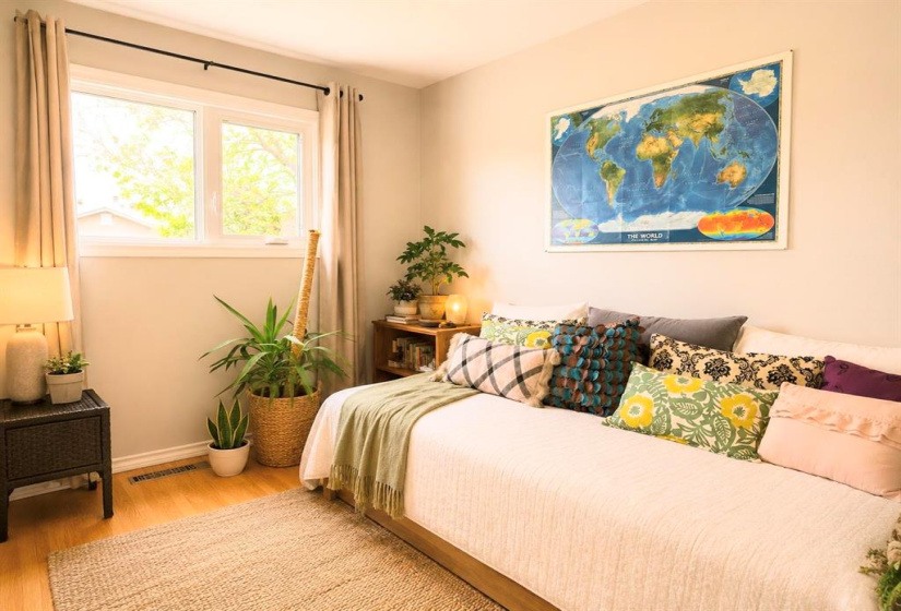 131 Bret, 4 Bedrooms Bedrooms, 9 Rooms Rooms,2 BathroomsBathrooms,Residential,For Sale,Bret