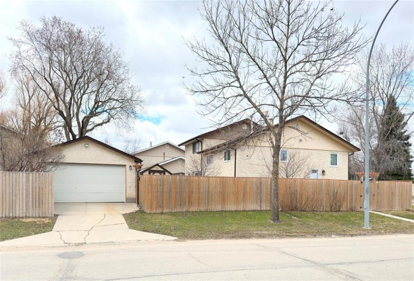 131 Bret, 4 Bedrooms Bedrooms, 9 Rooms Rooms,2 BathroomsBathrooms,Residential,For Sale,Bret
