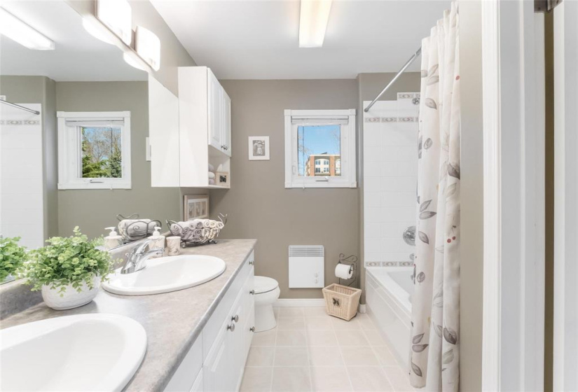 5 piece ensuite with double sinks
