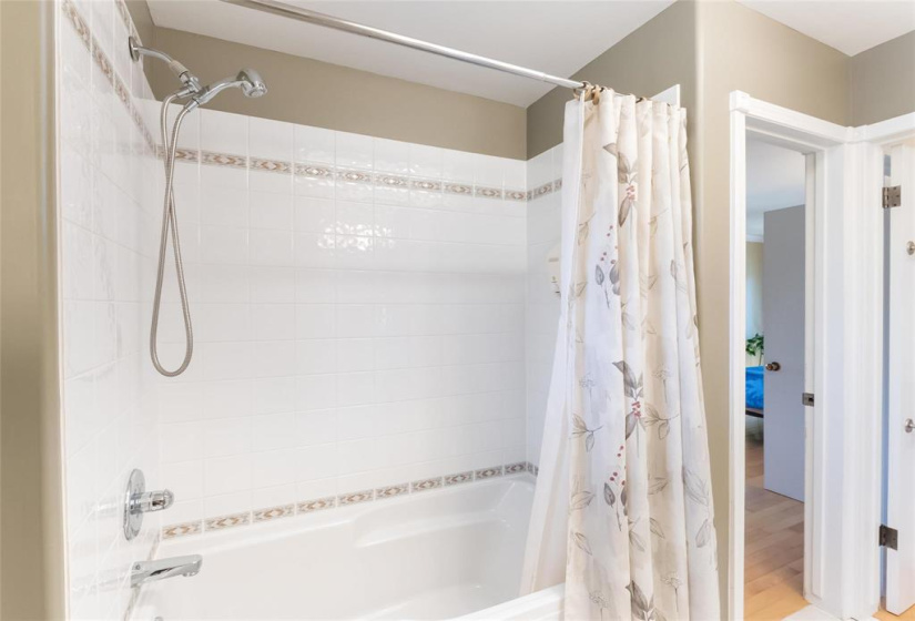 149 La Verendrye, 3 Bedrooms Bedrooms, 10 Rooms Rooms,1 BathroomBathrooms,Residential,For Sale,La Verendrye
