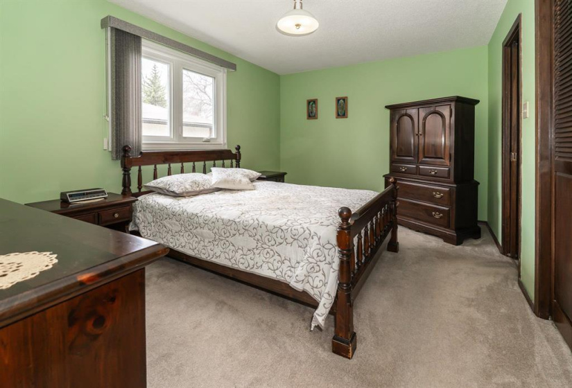 50 Burgess, 5 Bedrooms Bedrooms, 14 Rooms Rooms,3 BathroomsBathrooms,Residential,For Sale,Burgess