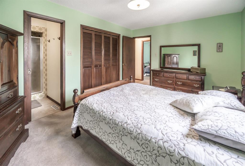 50 Burgess, 5 Bedrooms Bedrooms, 14 Rooms Rooms,3 BathroomsBathrooms,Residential,For Sale,Burgess