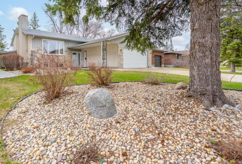 50 Burgess, 5 Bedrooms Bedrooms, 14 Rooms Rooms,3 BathroomsBathrooms,Residential,For Sale,Burgess