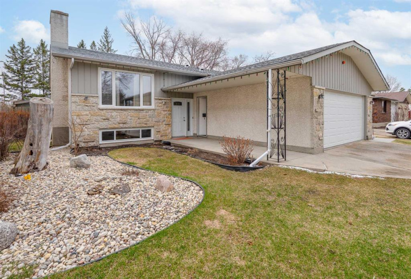 50 Burgess, 5 Bedrooms Bedrooms, 14 Rooms Rooms,3 BathroomsBathrooms,Residential,For Sale,Burgess