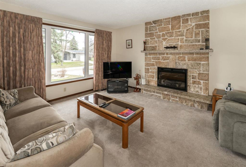 50 Burgess, 5 Bedrooms Bedrooms, 14 Rooms Rooms,3 BathroomsBathrooms,Residential,For Sale,Burgess