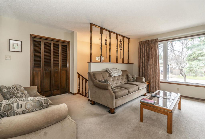 50 Burgess, 5 Bedrooms Bedrooms, 14 Rooms Rooms,3 BathroomsBathrooms,Residential,For Sale,Burgess