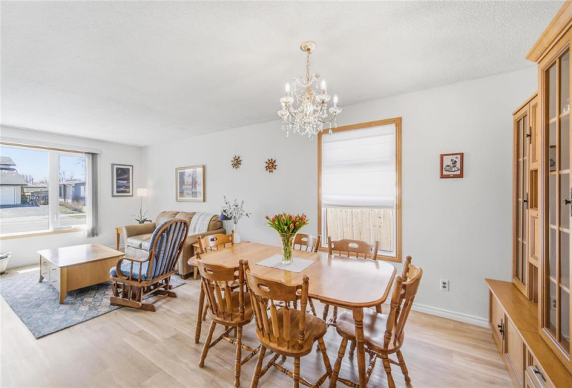 131 Ashmore, 4 Bedrooms Bedrooms, 13 Rooms Rooms,2 BathroomsBathrooms,Residential,For Sale,Ashmore