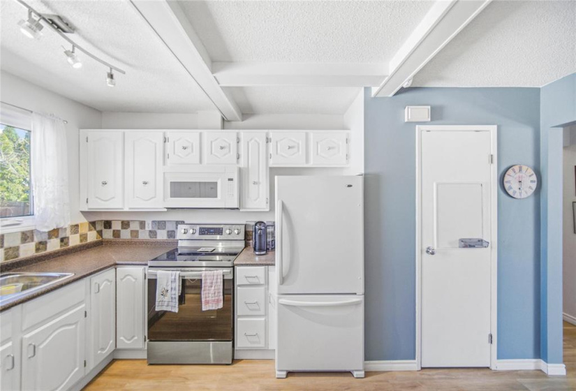 131 Ashmore, 4 Bedrooms Bedrooms, 13 Rooms Rooms,2 BathroomsBathrooms,Residential,For Sale,Ashmore