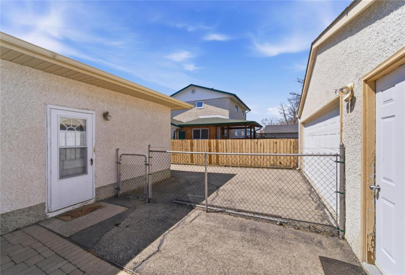 131 Ashmore, 4 Bedrooms Bedrooms, 13 Rooms Rooms,2 BathroomsBathrooms,Residential,For Sale,Ashmore