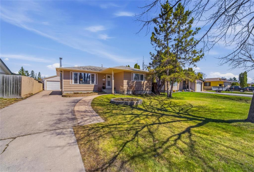 131 Ashmore, 4 Bedrooms Bedrooms, 13 Rooms Rooms,2 BathroomsBathrooms,Residential,For Sale,Ashmore