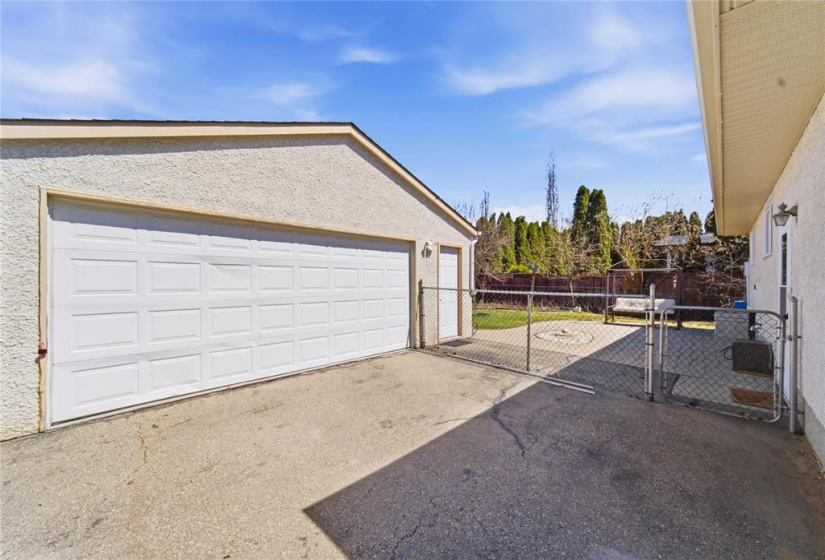 131 Ashmore, 4 Bedrooms Bedrooms, 13 Rooms Rooms,2 BathroomsBathrooms,Residential,For Sale,Ashmore
